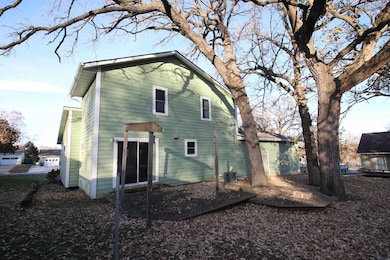 117 21st St, Spirit Lake, IA 51360 - photo 3