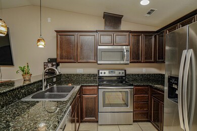 1209 Crown Ave, Central Point, OR 97502 - photo 6