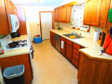 226 E Maple St, Wayland, MI 49348 - photo 3