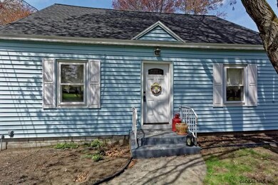 925 Mohegan Rd, Schenectady, NY 12309 - photo 2