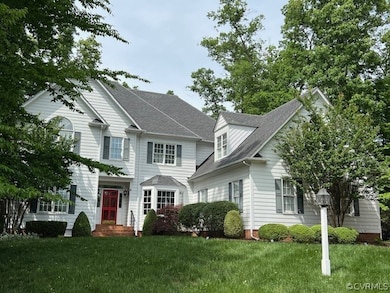View of front facade featuring a front lawn