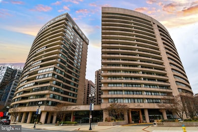 Crystal Gateway unit 310S, Arlington, VA 22202 - photo 2