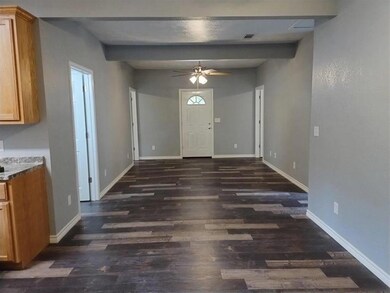 208 N 1st St, Leesville, LA 71446 - photo 4