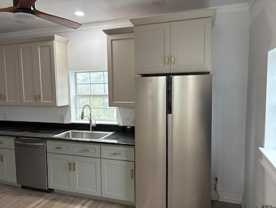 104 S Carolina St, Troup, TX 75789 - photo 4