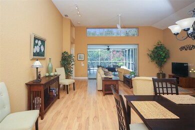 Main living area with living and dining room combi