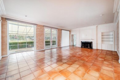 7_Living-Room_1800x1200_3596270