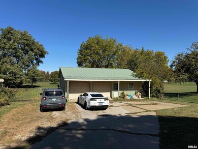510 W Walnut St, Mason City, IL 62664 - photo 3
