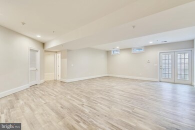 8412 Tysons Trace Ct, Vienna, VA 22182 - photo 7