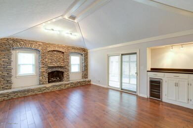 10208_Windrow_Ct-10