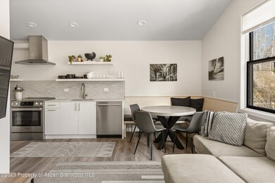 220wMain210_P1_B6_Med23050810