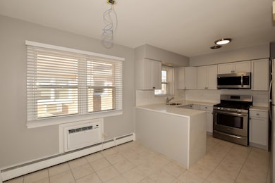 6925 N Rosemary Ln unit 2E, Niles, IL 60714 - photo 5