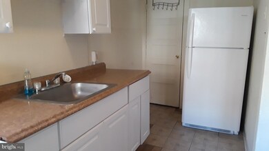 7027 Clover Ln, Upper Darby, PA 19082 - photo 6