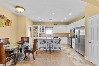 Eat-in-Kitchen