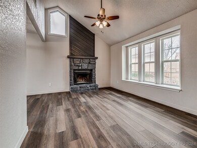 14527 S Maple Place, Glenpool, OK 74033 - photo 5