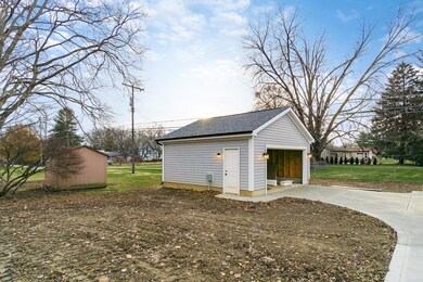 Detached Garage