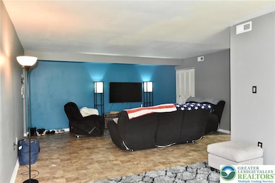 1575 Creekside Rd unit 20, Whitehall, PA 18052 - photo 5