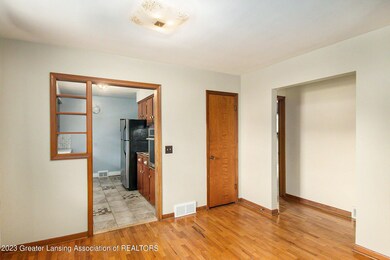 2710 Manley Dr, Lansing, MI 48910 - photo 7