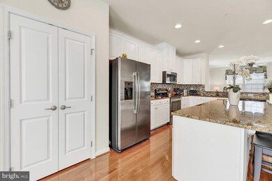 906 Magnolia Blossom Ct, Sykesville, MD 21784 - photo 6