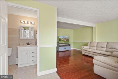 8060 Steeple Chase Ct, Springfield, VA 22153 - photo 5