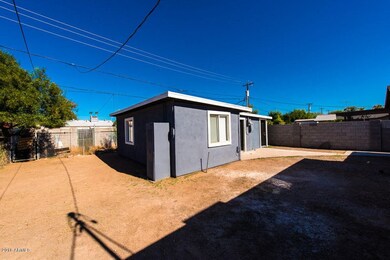 2118 E Oak St-5