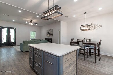 Dining/kitchen