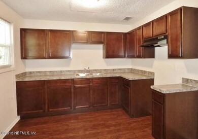 6735 Miss Muffet Ln N, Jacksonville, FL 32210 - photo 3