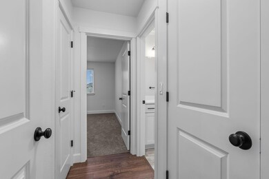 1062 NW Walnut Ave, Redmond, OR 97756 - photo 4