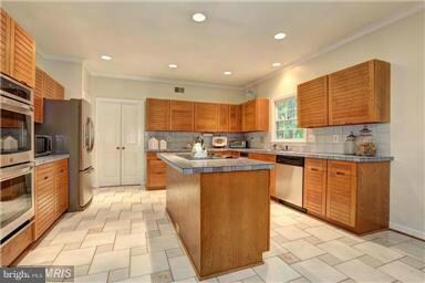 9 Vendome Ct, Bethesda, MD 20817 - photo 6