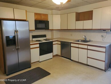 415 Winters Ave, West Hazleton, PA 18202 - photo 6