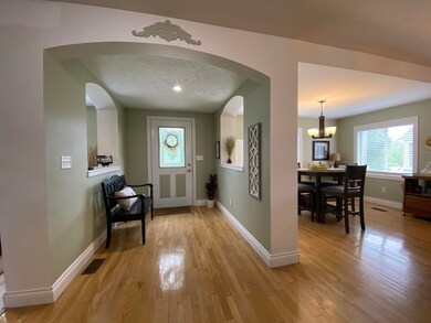Foyer/Dining