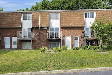 675 Robbins Ave unit 4, Dracut, MA 01826 - photo 4