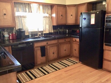Kitchen w/ double sink & plenty of space