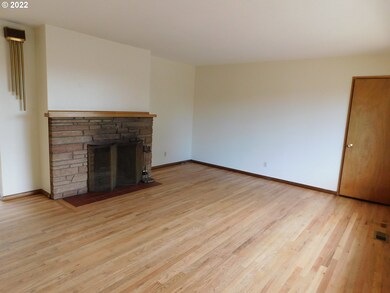 606 E 20th St, the Dalles, OR 97058 - photo 5