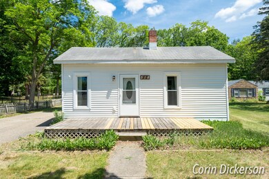 518 N Niles St., Paw Paw, MI 49079-2