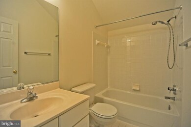 1954 Lord Fairfax Rd, Vienna, VA 22182 - photo 5