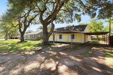 211 Fitzgerald St, East Bernard, TX 77435 - photo 2