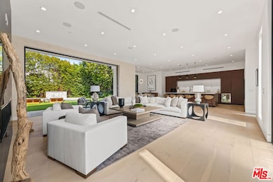 12119 Travis St, Los Angeles, CA 90049 - photo 2