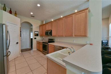 Large Kitchen with Breakfast Bar and 42