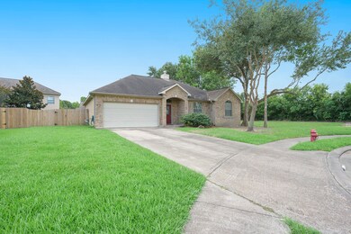 1990 Brentwood Dr, Alvin, TX 77511 - photo 3