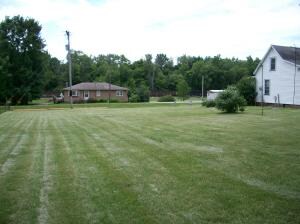 Huge side Yard