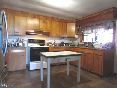 852 Front St, Coatesville, PA 19320 - photo 6