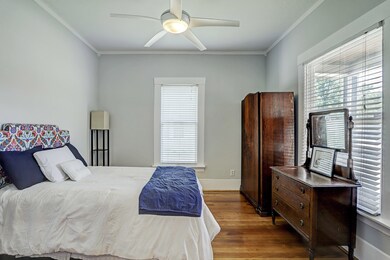 1116 Beverly St, Houston, TX 77008 - photo 4