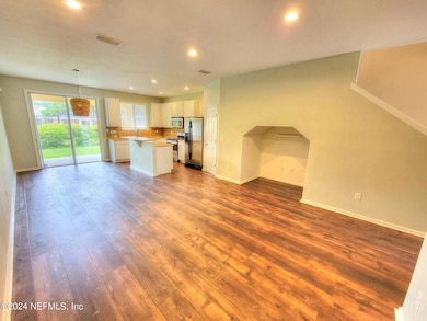 2311 Red Moon Dr, Jacksonville, FL 32216 - photo 5