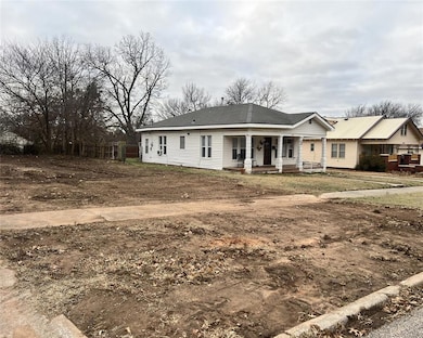 1127 E 10th St, Shawnee, OK 74801 - photo 3