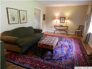 SPACIOUS LIVING ROOM