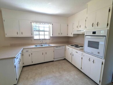 589-Broyles-Rd-06