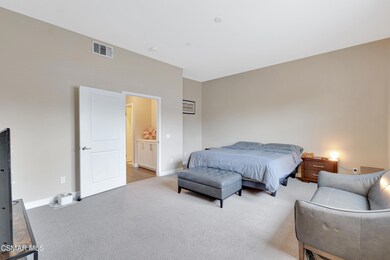 212 Village Commons Blvd - HsHProd-10
