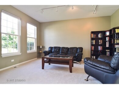 4130 Georgetown Cir, Algonquin, IL 60102 - photo 2