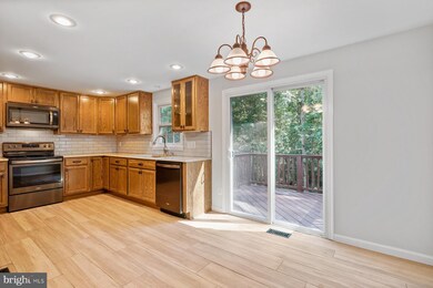 8154 Willowdale Ct, Springfield, VA 22153 - photo 7