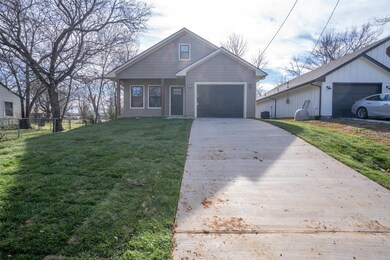 1138 Alvarado St unit B, Cleburne, TX 76031 - photo 2